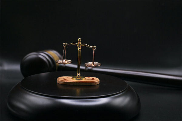 离婚官司的共同财产分割问题如何判决？