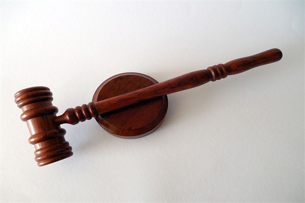 起诉离婚法院如何判决？法律上的标准是什么？