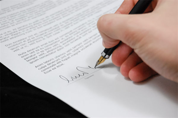 在民政局签了离婚协议，但没领证，协议是否有效？